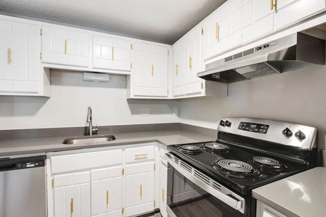 1-bedroom apartment at Peaks On Drake Apartments in Fort Collins, CO